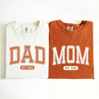 Personalized Mom or Dad Est 2026 Shirt, Custom New Parent Tee, Distressed Varsity Mom Dad Shirt, Pregnancy Reveal Gift, Parent Gift