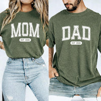 Personalized Mom or Dad Est 2026 Shirt, Custom New Parent Tee, Distressed Varsity Mom Dad Shirt, Pregnancy Reveal Gift, Parent Gift
